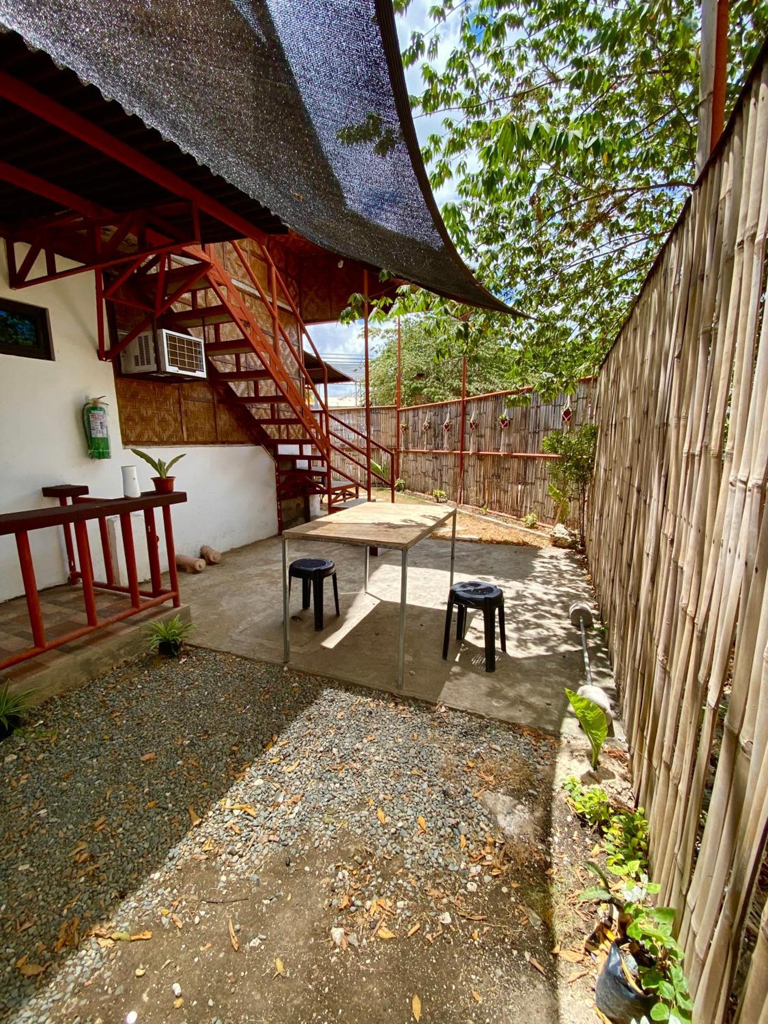 Moalboal Panagsama Beach Topbudz Hostel Exterior photo