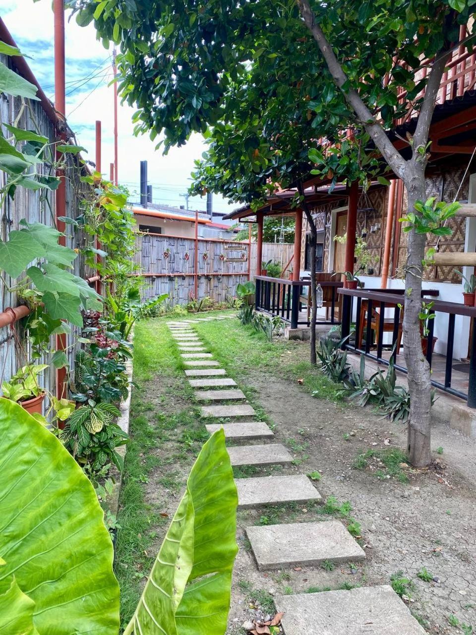 Moalboal Panagsama Beach Topbudz Hostel Exterior photo